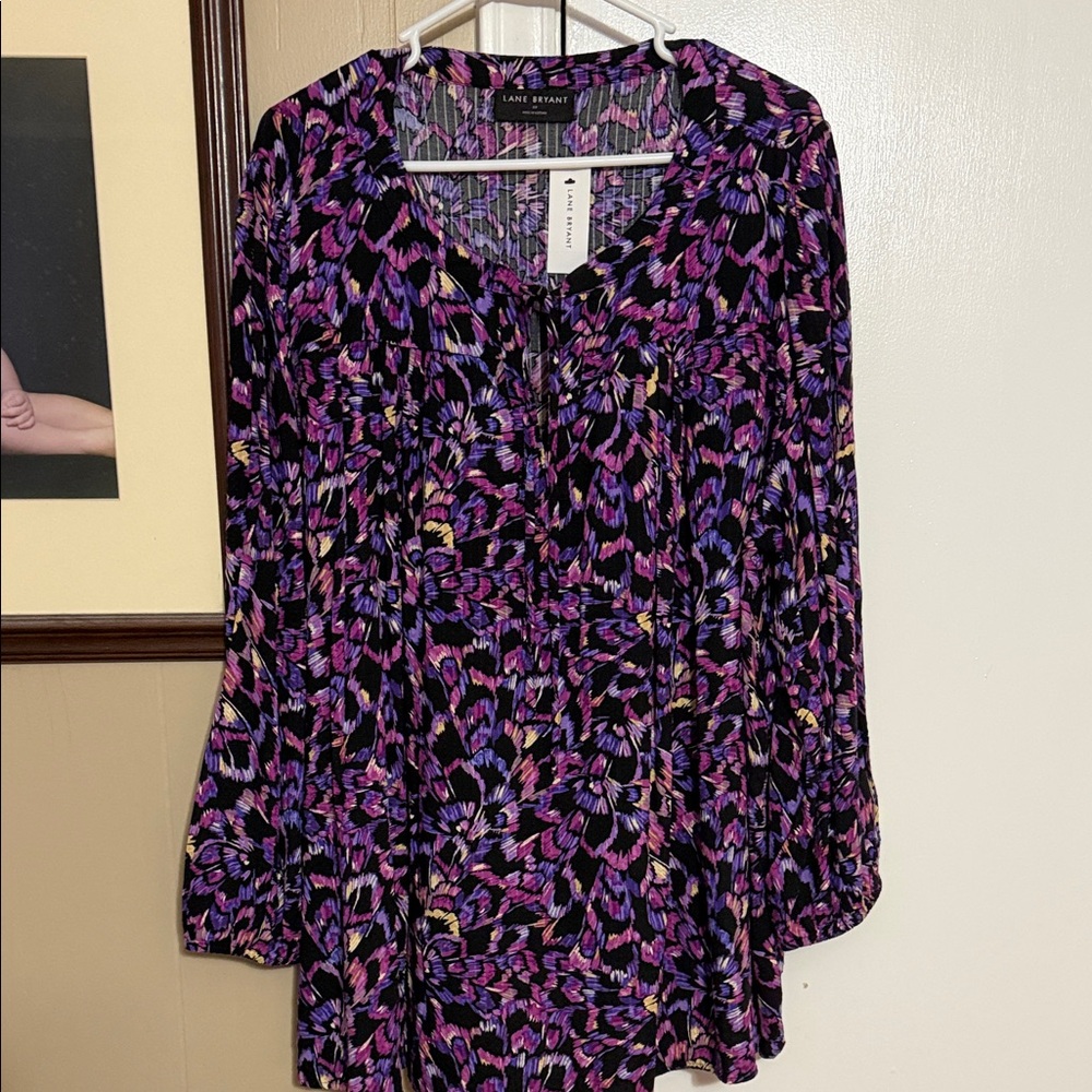 Lane Bryant. NWT gorgeous spring Blouse size 22
